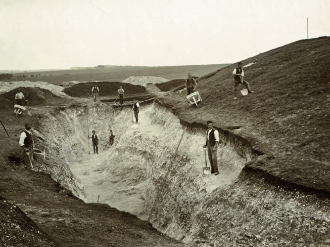 Excavation of Wor Barrow